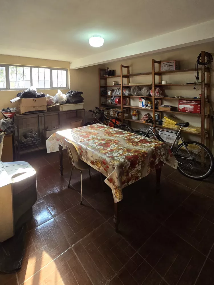 Casa à venda com 3 quartos, 222m² - Foto 2