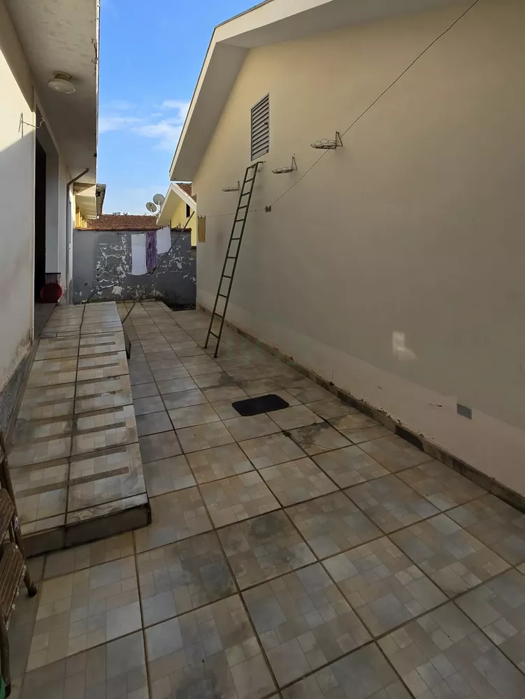 Casa à venda com 3 quartos, 222m² - Foto 3