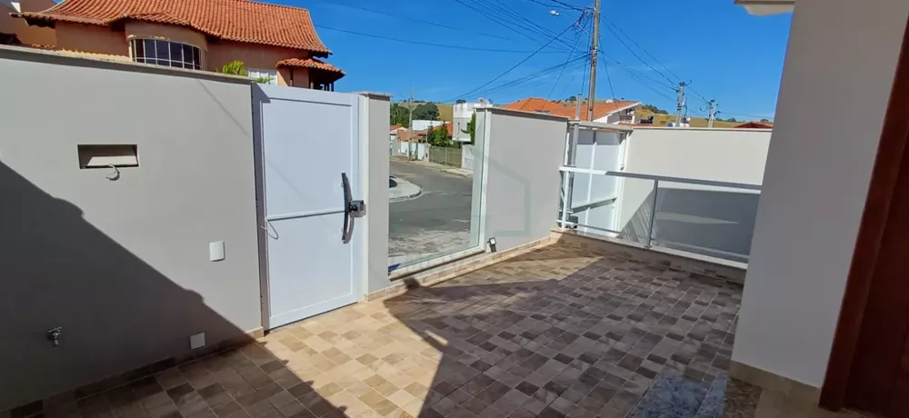 Casa à venda com 3 quartos, 370m² - Foto 1