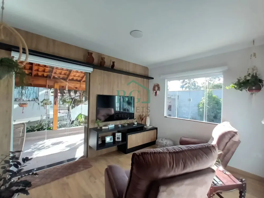 Casa, 5 quartos, 325 m² - Foto 1