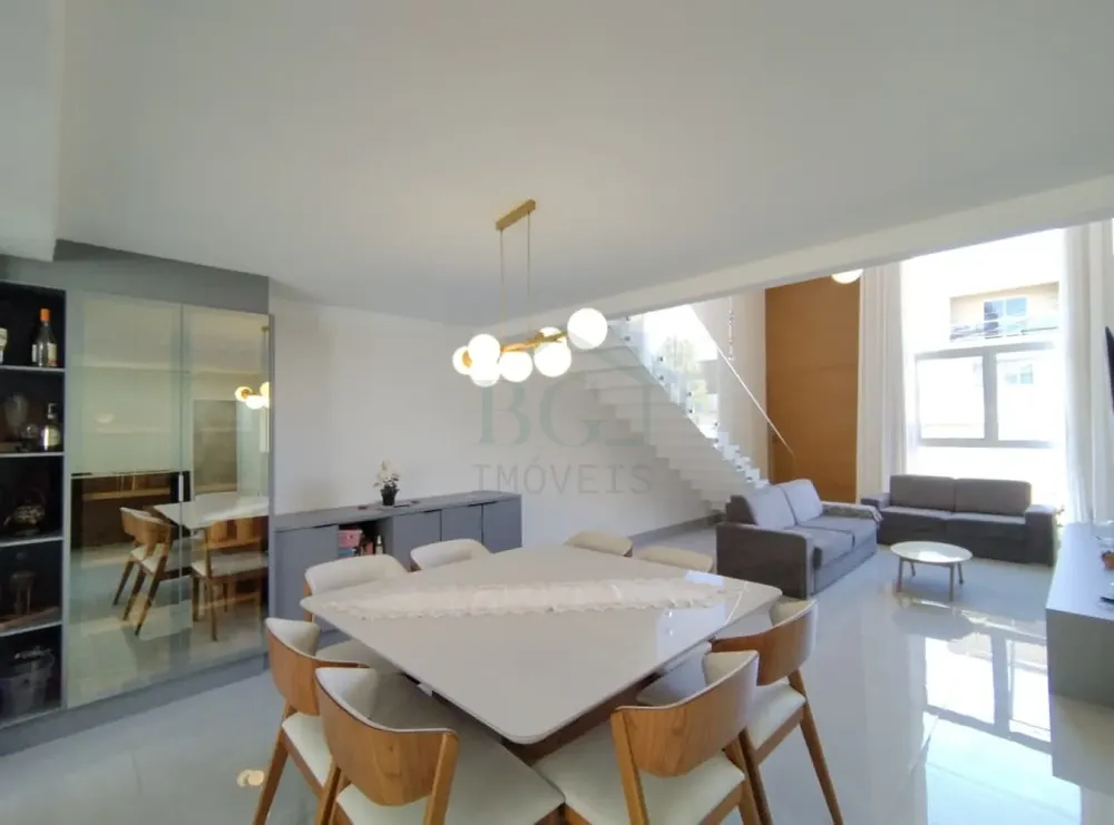 Casa, 3 quartos, 229 m² - Foto 1