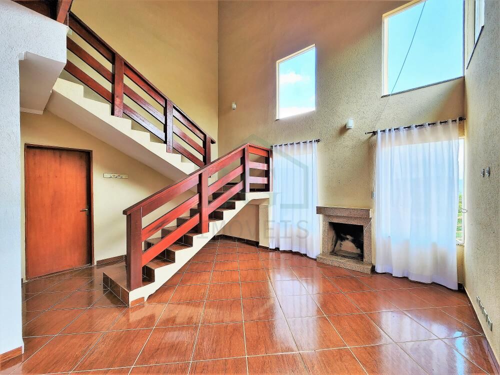 Casa à venda com 3 quartos, 2962m² - Foto 1