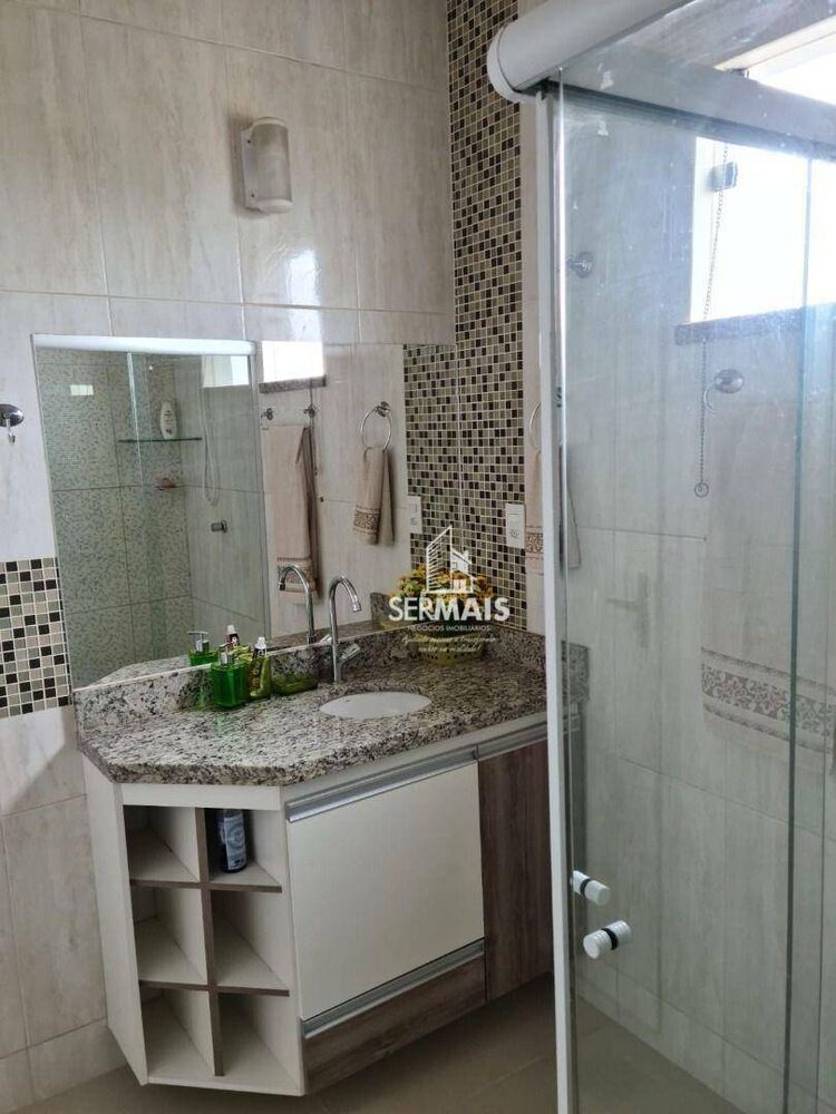 Casa de Condomínio à venda com 4 quartos, 220m² - Foto 2