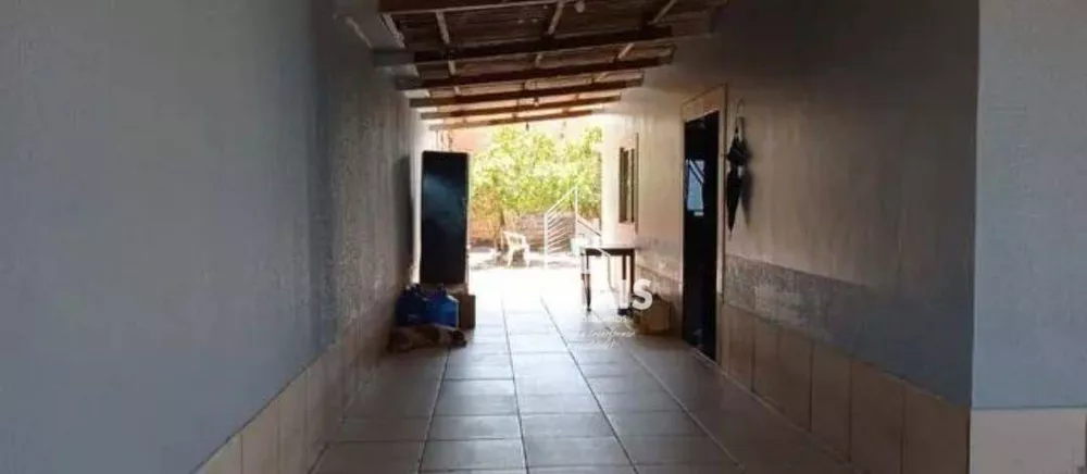 Casa à venda com 3 quartos, 77m² - Foto 1