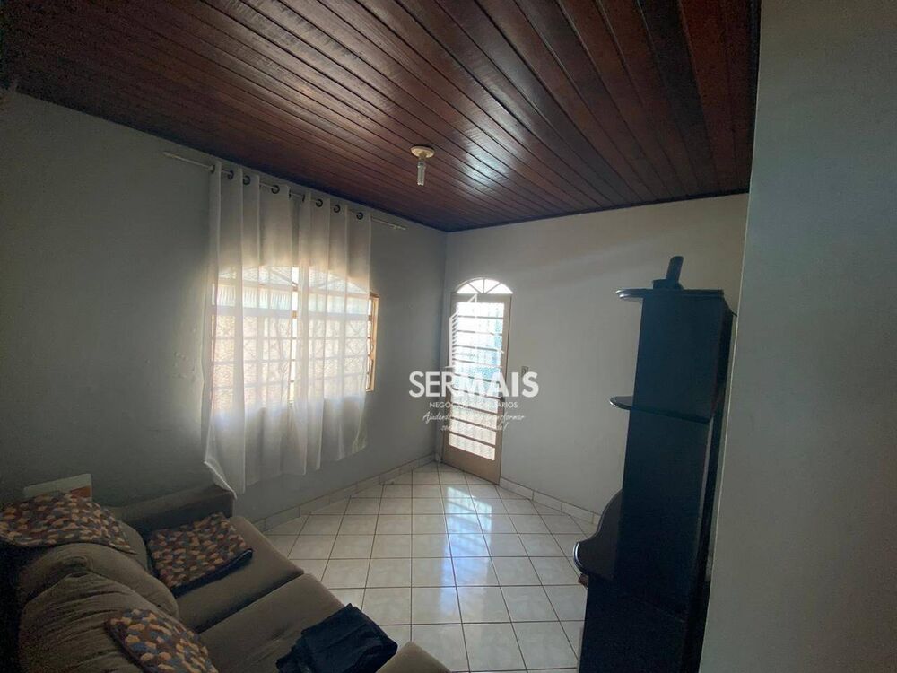 Casa à venda com 3 quartos, 144m² - Foto 2