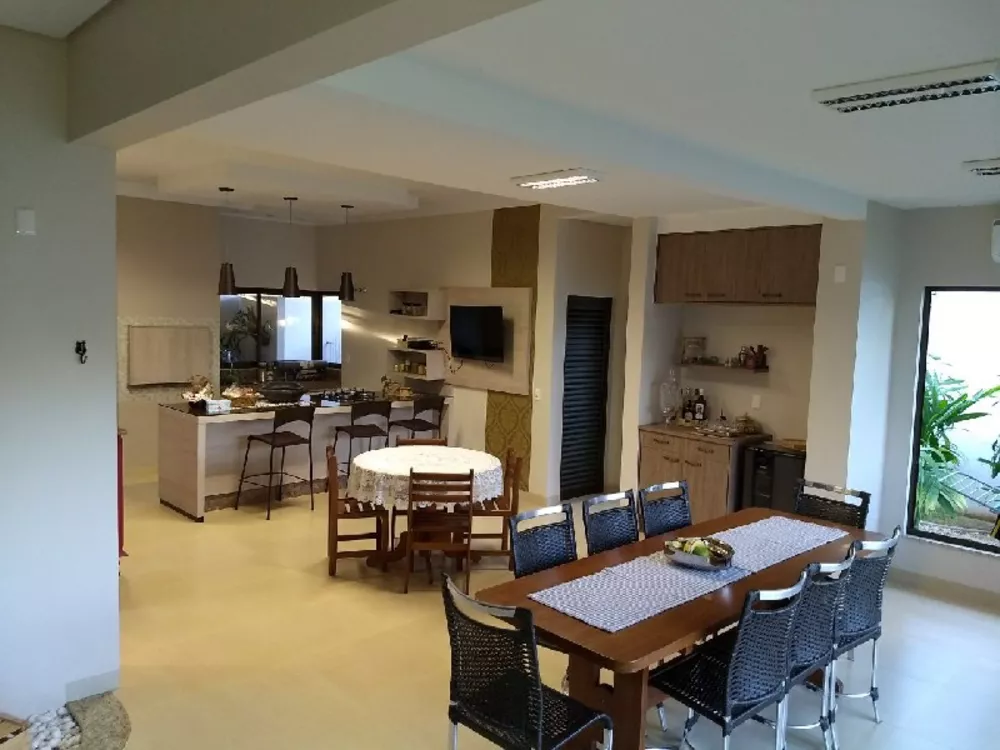 Casa à venda com 2 quartos, 320m² - Foto 3