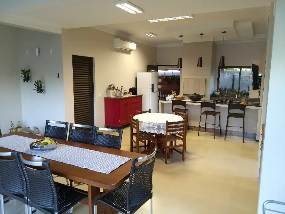 Casa à venda com 2 quartos, 320m² - Foto 2