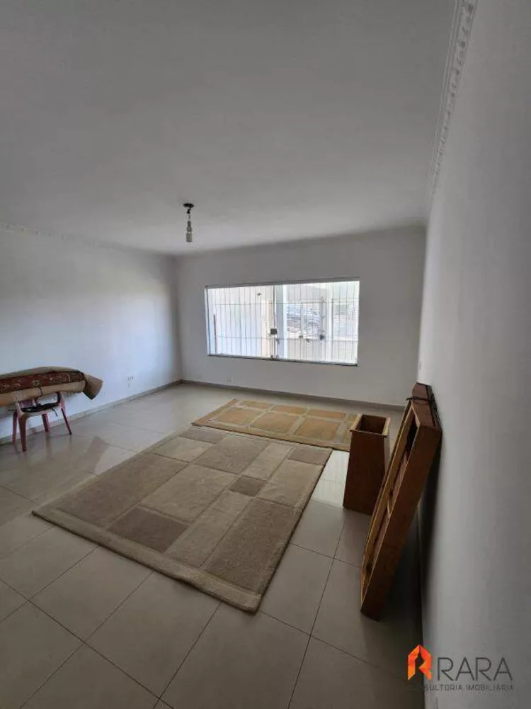 Casa à venda com 3 quartos, 210m² - Foto 1