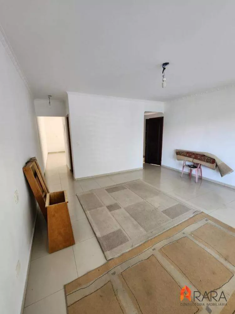 Casa à venda com 3 quartos, 210m² - Foto 2