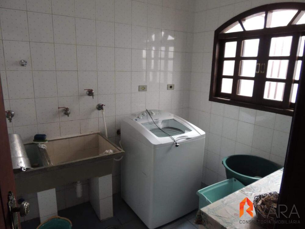 Casa à venda com 4 quartos, 272m² - Foto 4