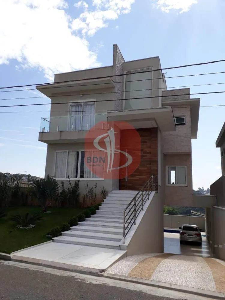 Casa, 4 quartos, 218 m² - Foto 1