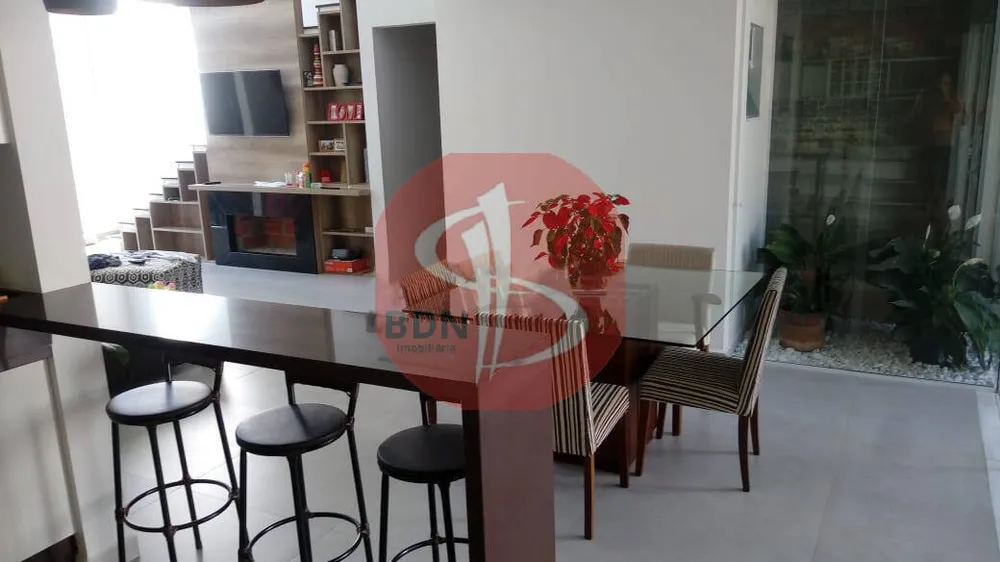 Casa, 3 quartos, 287 m² - Foto 1