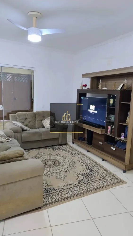 Casa, 3 quartos, 214 m² - Foto 2