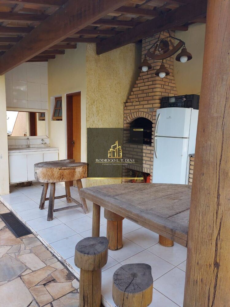 Casa, 3 quartos, 226 m² - Foto 3