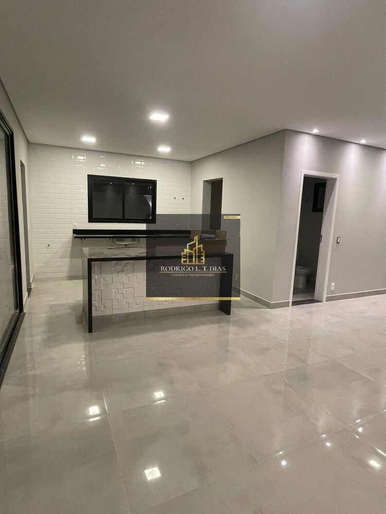 Casa de Condomínio à venda com 3 quartos, 236m² - Foto 1