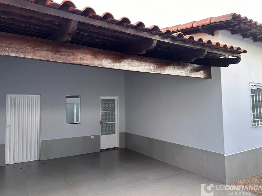 Casa à venda com 3 quartos, 200m² - Foto 1