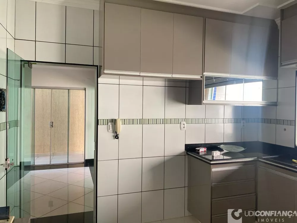 Casa à venda com 3 quartos, 180m² - Foto 4