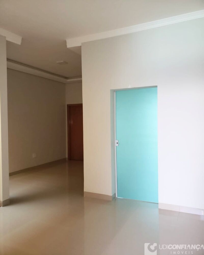 Casa à venda com 2 quartos, 70m² - Foto 2