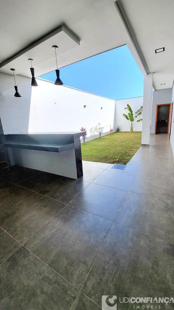 Casa à venda com 3 quartos, 180m² - Foto 1