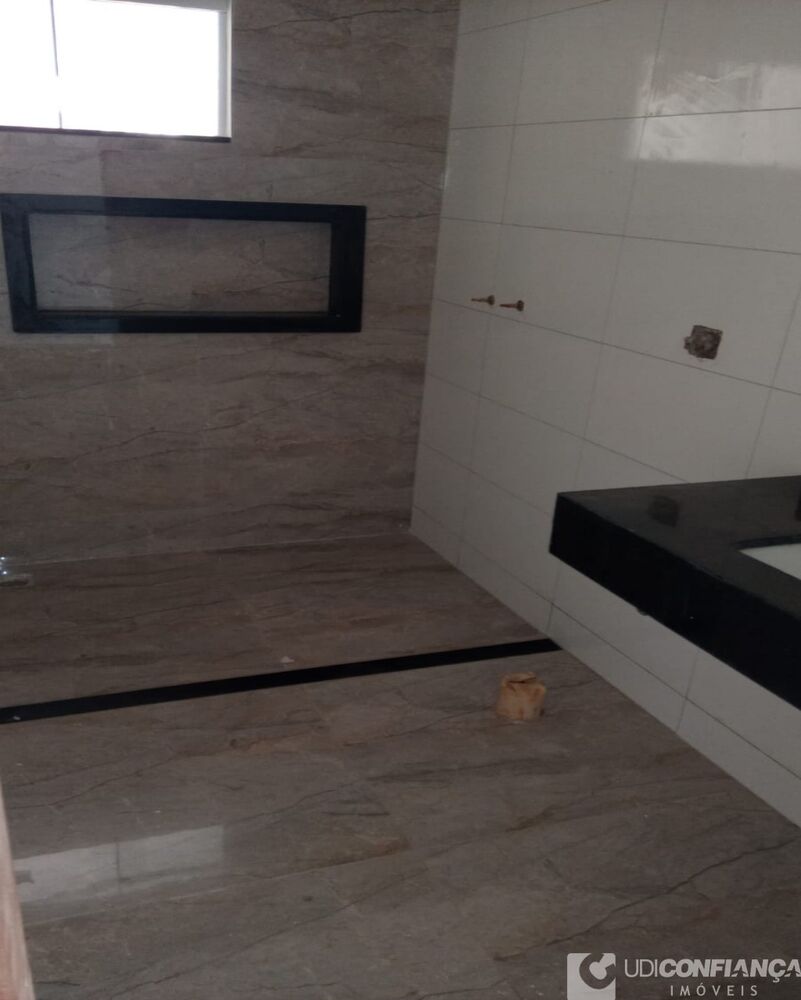 Casa à venda com 3 quartos, 110m² - Foto 3
