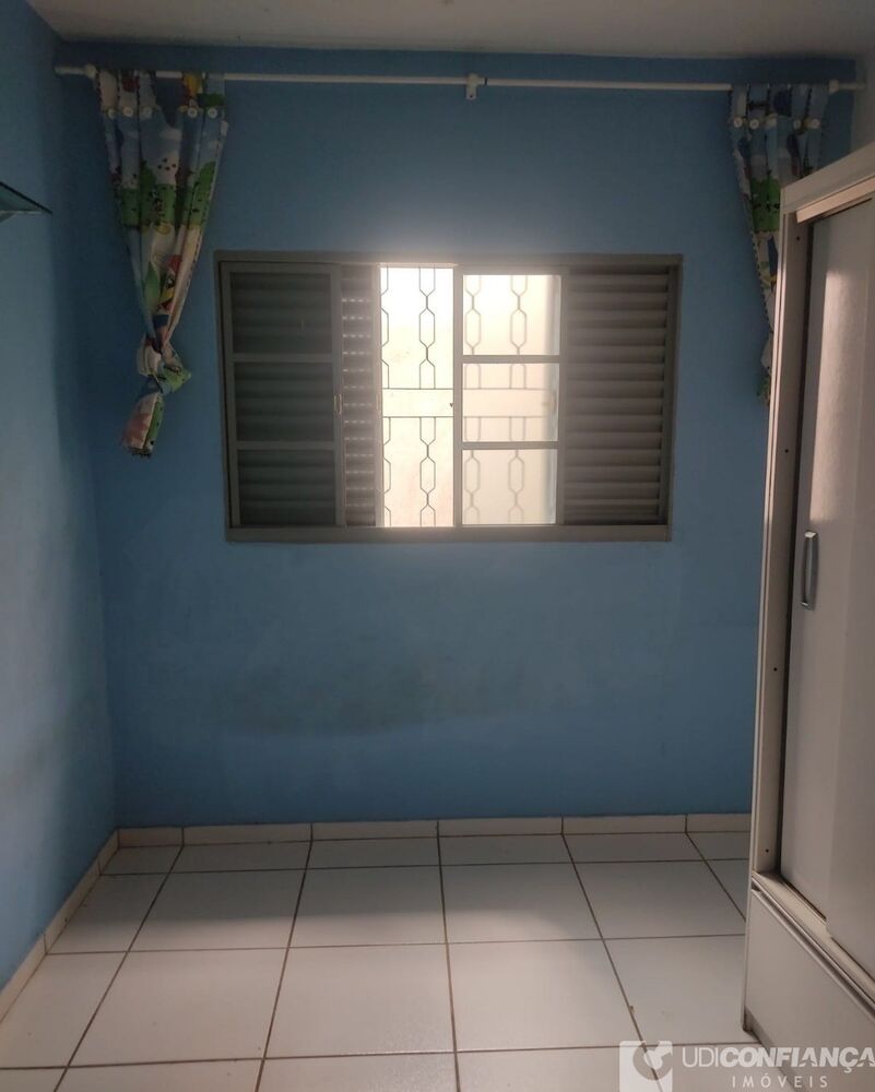 Casa à venda com 2 quartos, 250m² - Foto 1