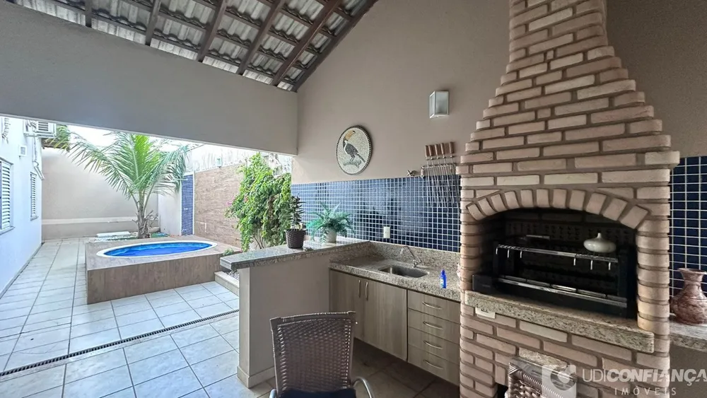 Casa, 4 quartos, 225 m² - Foto 3