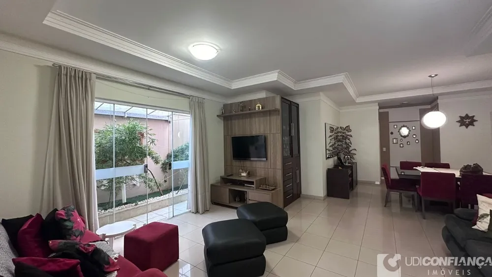 Casa, 4 quartos, 225 m² - Foto 2