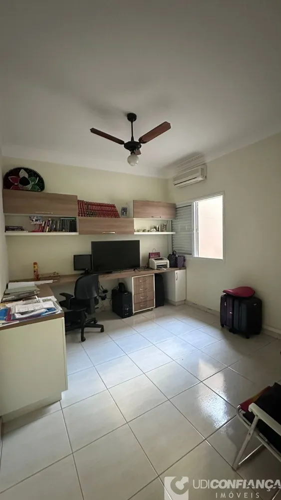 Casa, 4 quartos, 225 m² - Foto 1
