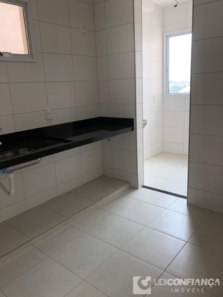 Apartamento à venda com 3 quartos, 79m² - Foto 3