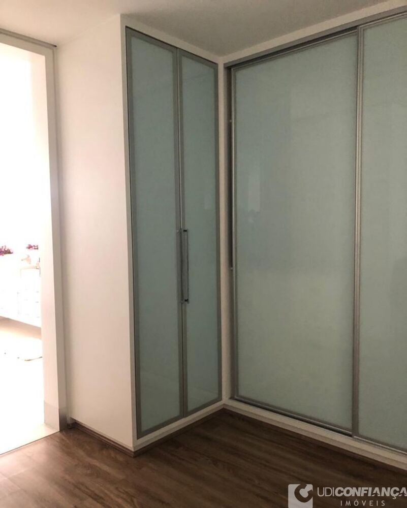 Casa à venda com 4 quartos, 416m² - Foto 3