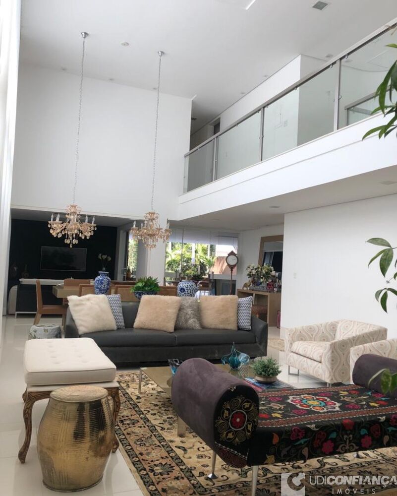 Casa à venda com 4 quartos, 416m² - Foto 1