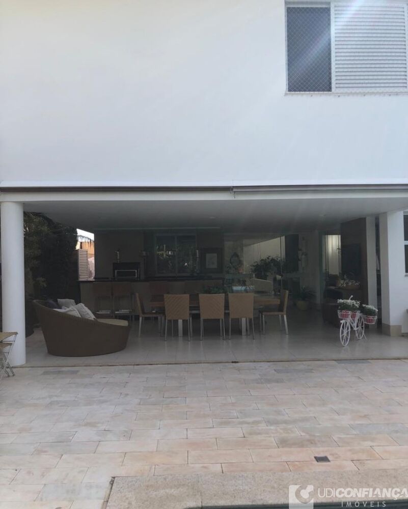 Casa à venda com 4 quartos, 416m² - Foto 2