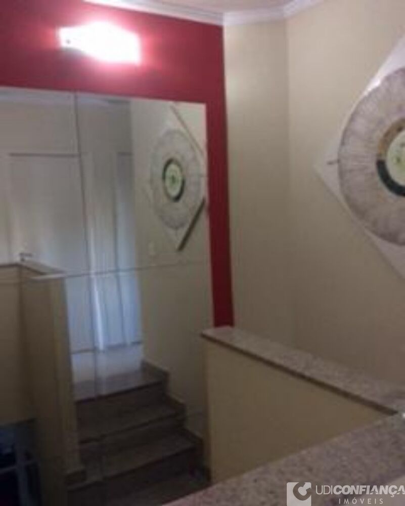 Casa à venda com 4 quartos, 93m² - Foto 3