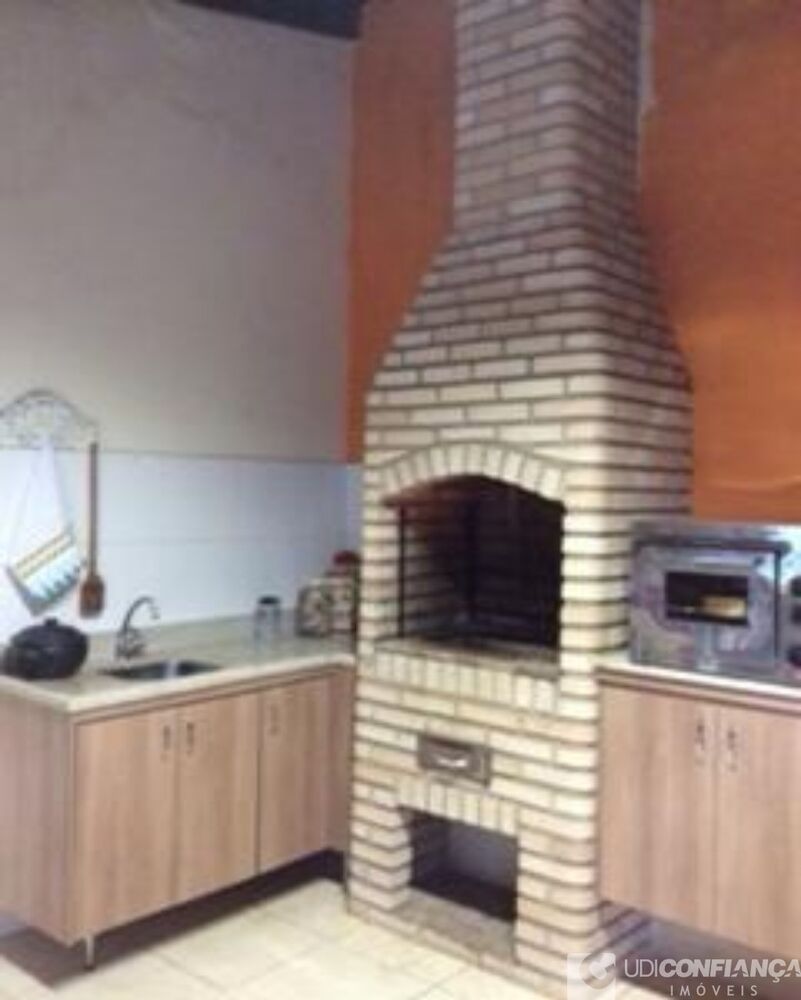 Casa à venda com 4 quartos, 93m² - Foto 1