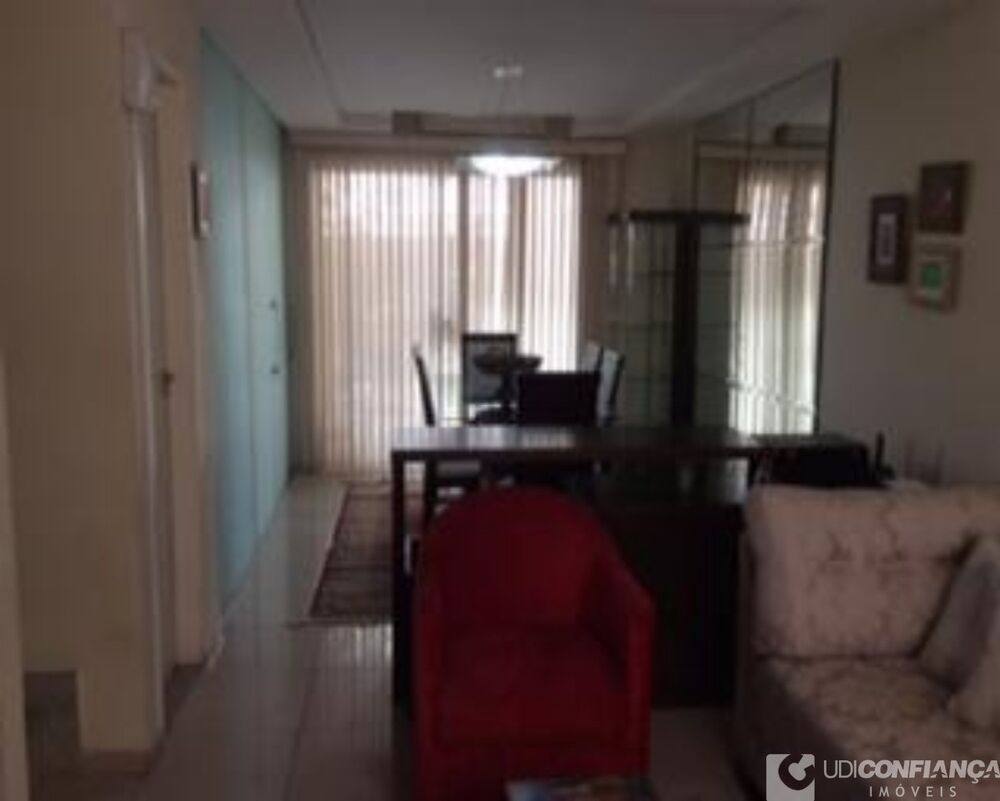 Casa à venda com 4 quartos, 93m² - Foto 2