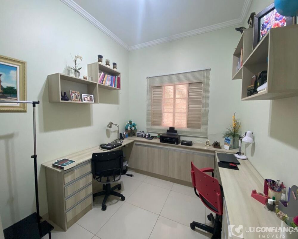 Casa à venda com 3 quartos, 217m² - Foto 3