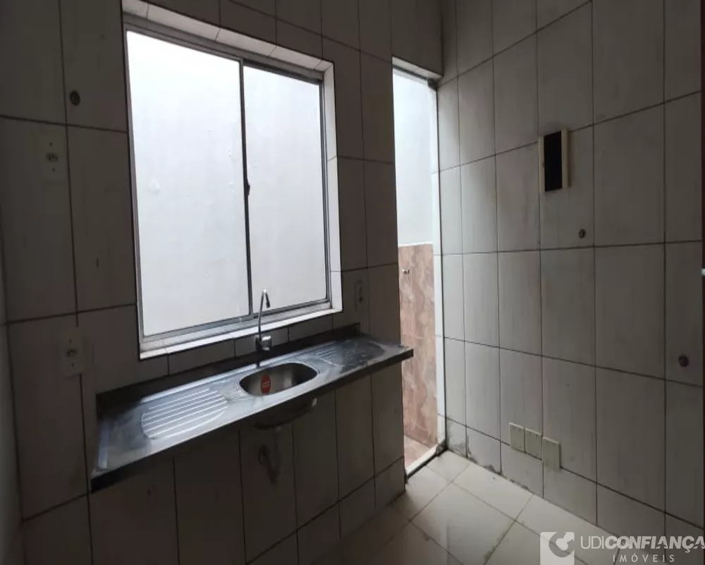 Apartamento à venda com 2 quartos, 160000m² - Foto 2