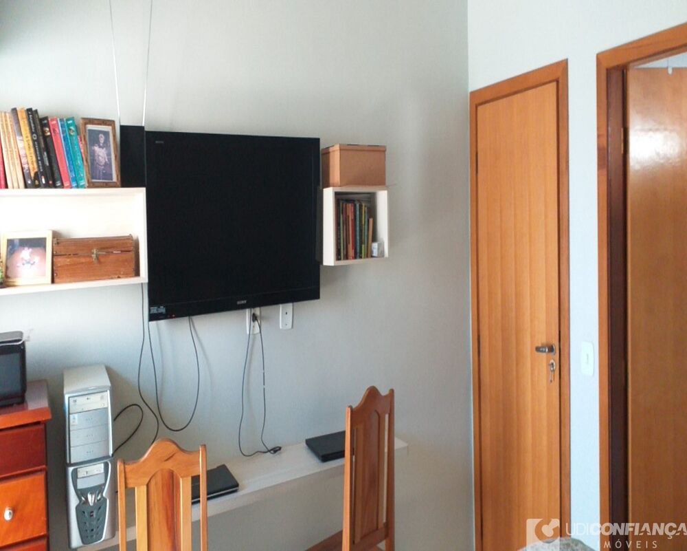Apartamento à venda com 3 quartos, 87m² - Foto 1