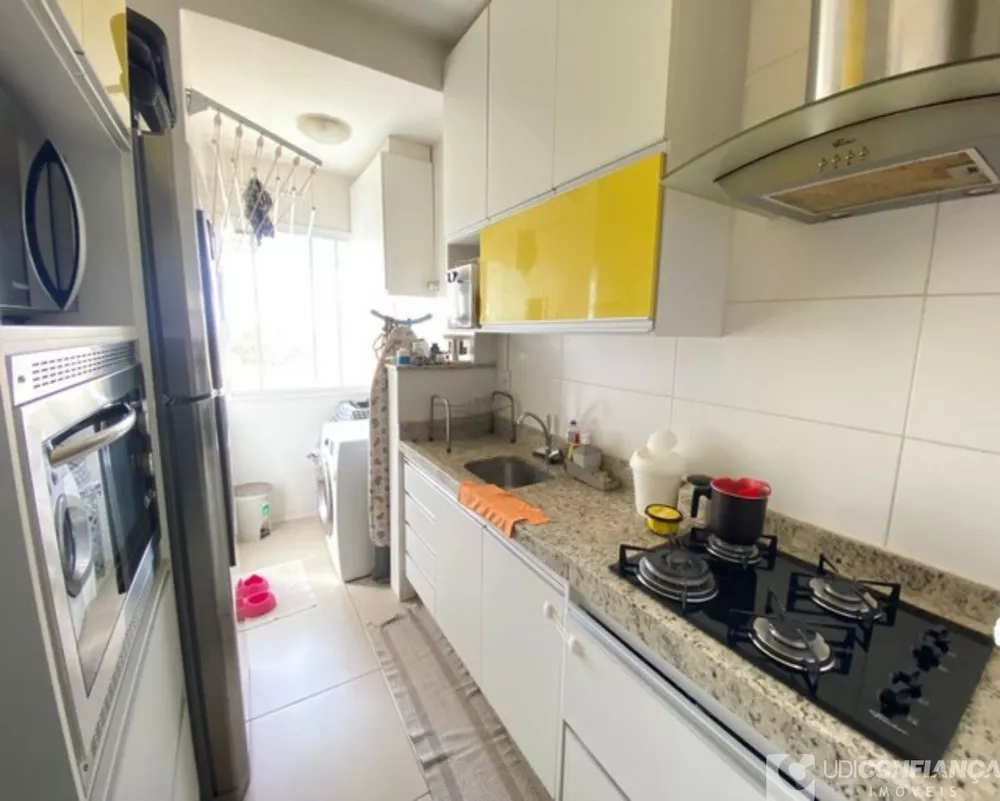 Apartamento à venda com 2 quartos, 60m² - Foto 2