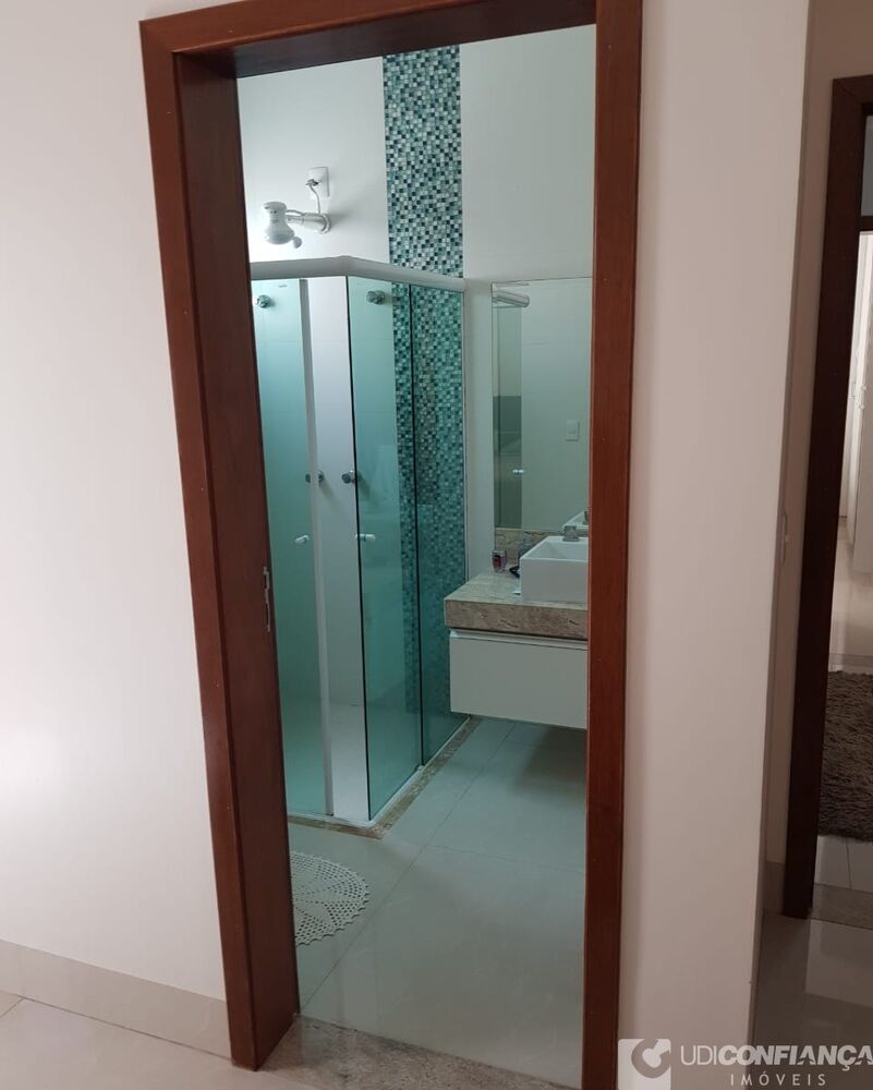 Casa, 4 quartos, 250 m² - Foto 1