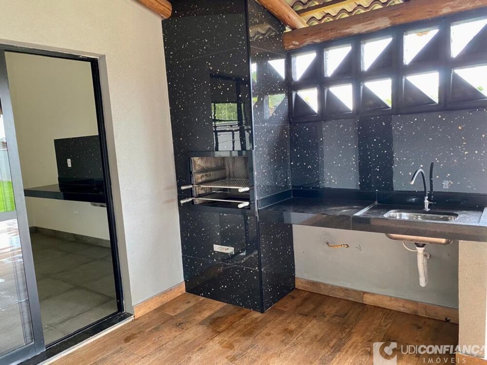Chácara à venda com 3 quartos, 240m² - Foto 1