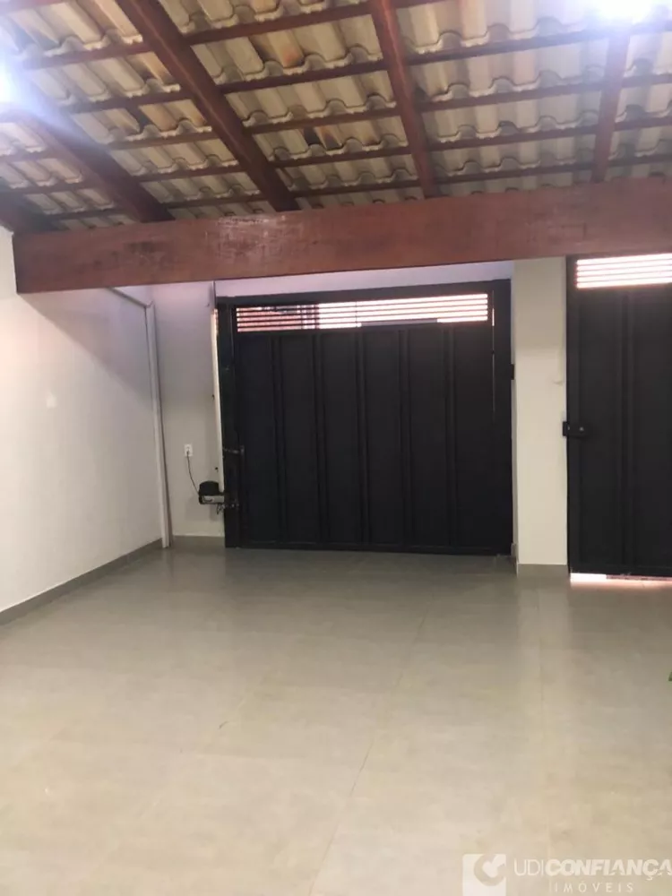 Casa à venda com 2 quartos, 100m² - Foto 3