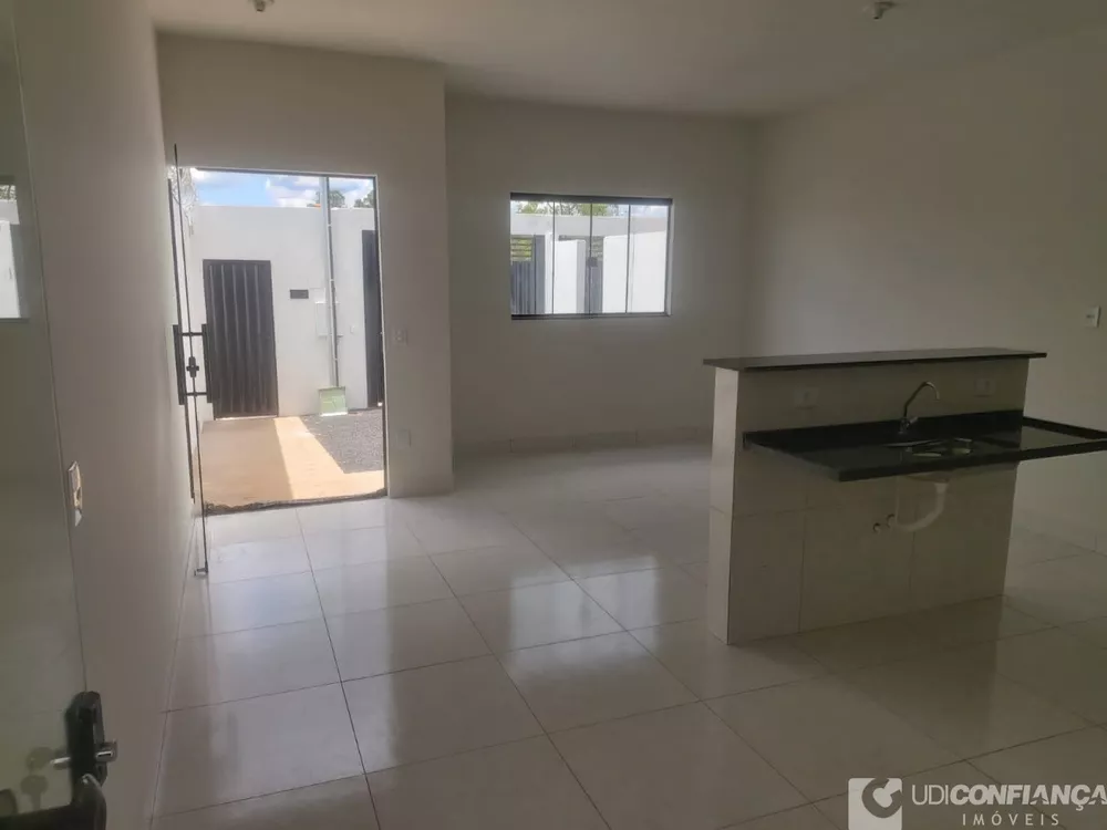 Casa à venda com 3 quartos, 72m² - Foto 1