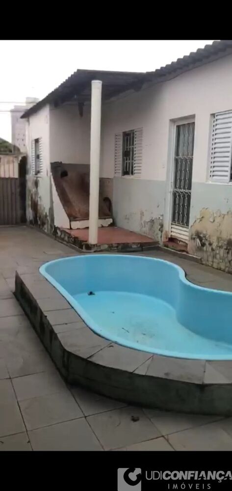 Casa à venda com 3 quartos, 248m² - Foto 2