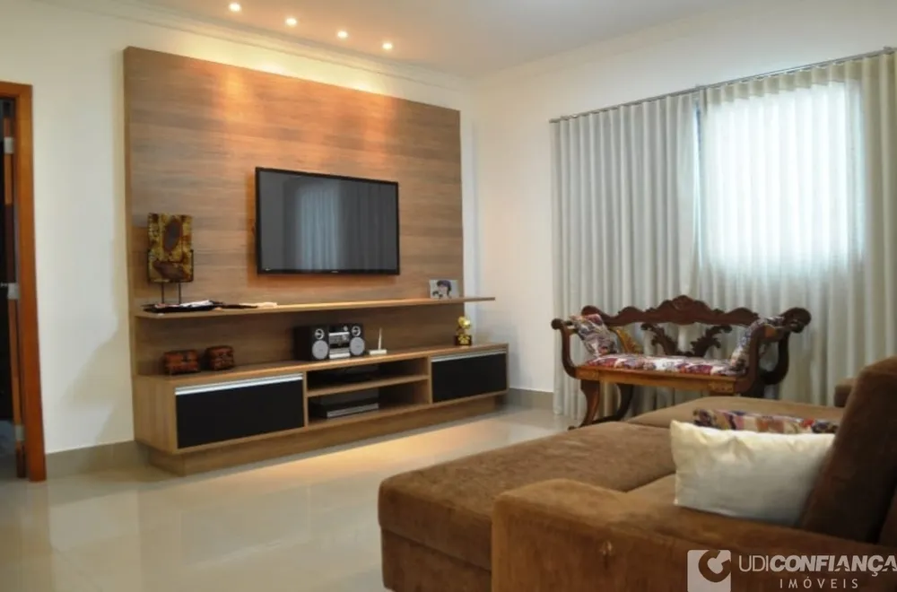 Sobrado, 3 quartos, 269 m² - Foto 1