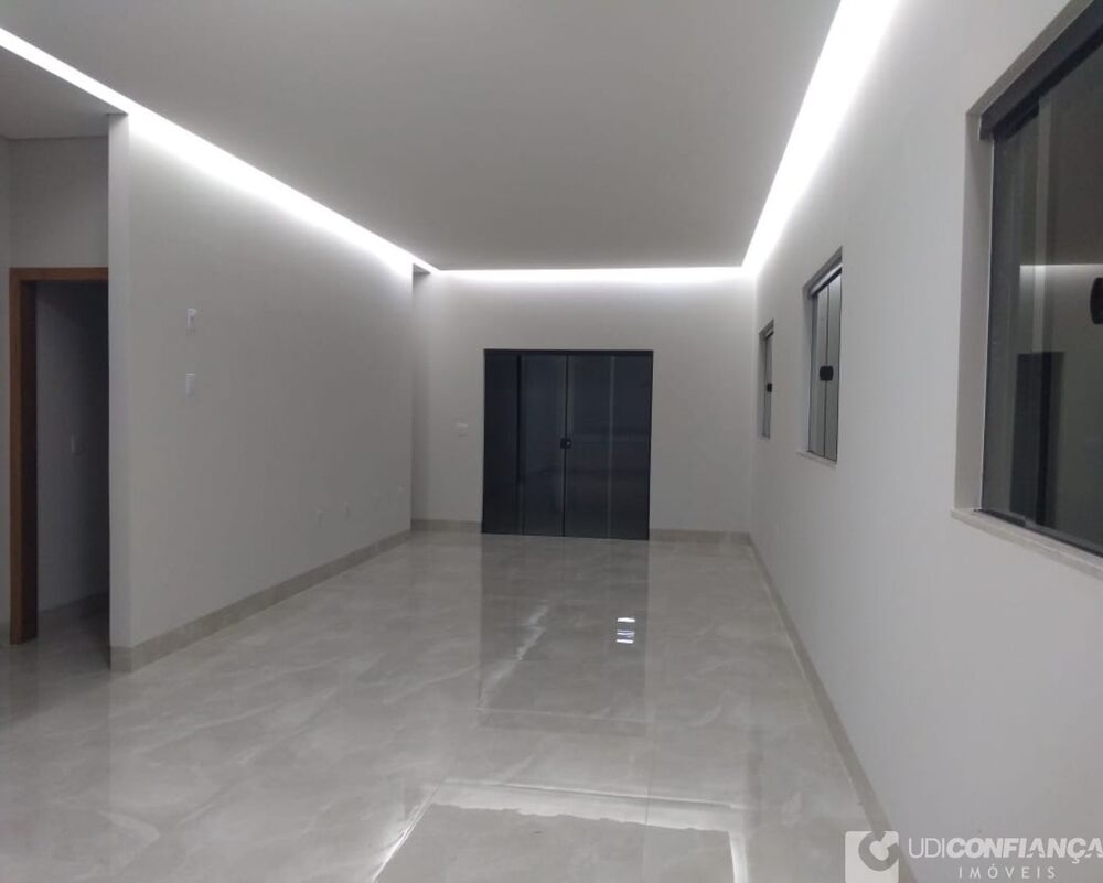 Casa à venda com 3 quartos, 200m² - Foto 4