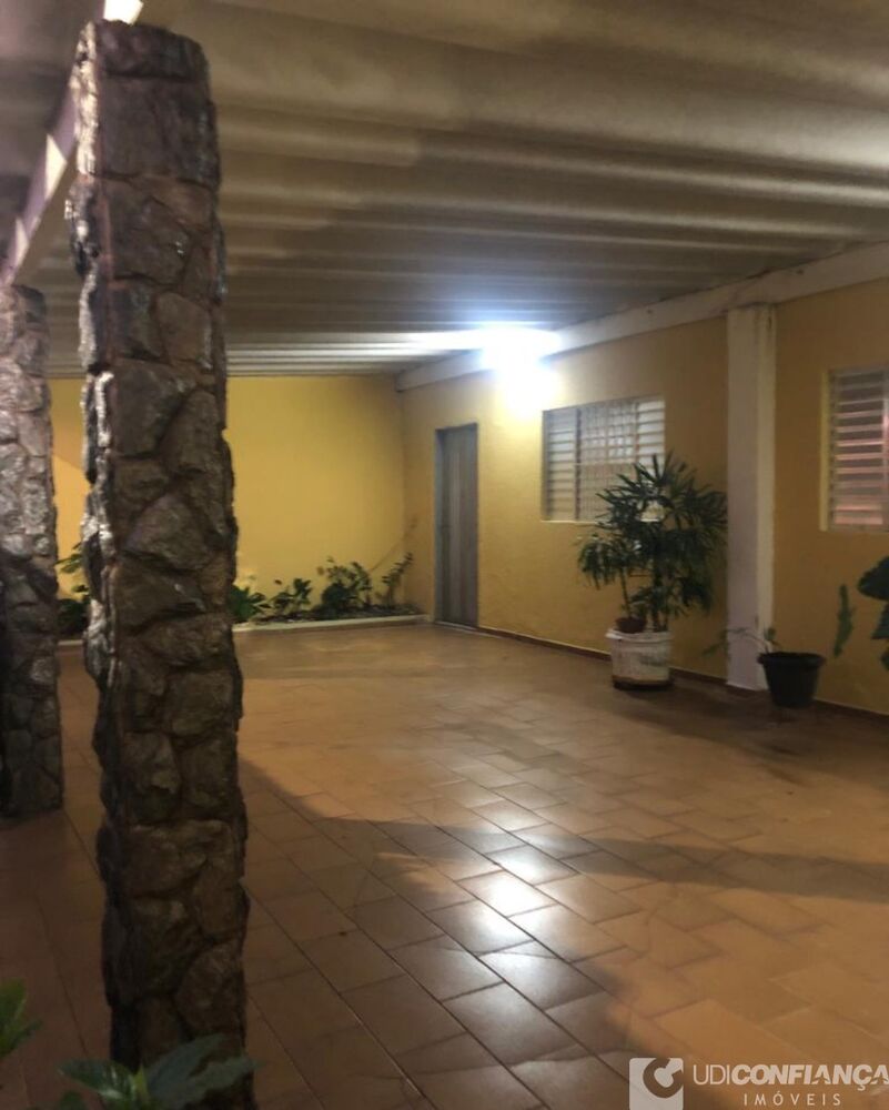 Casa, 4 quartos, 191 m² - Foto 1