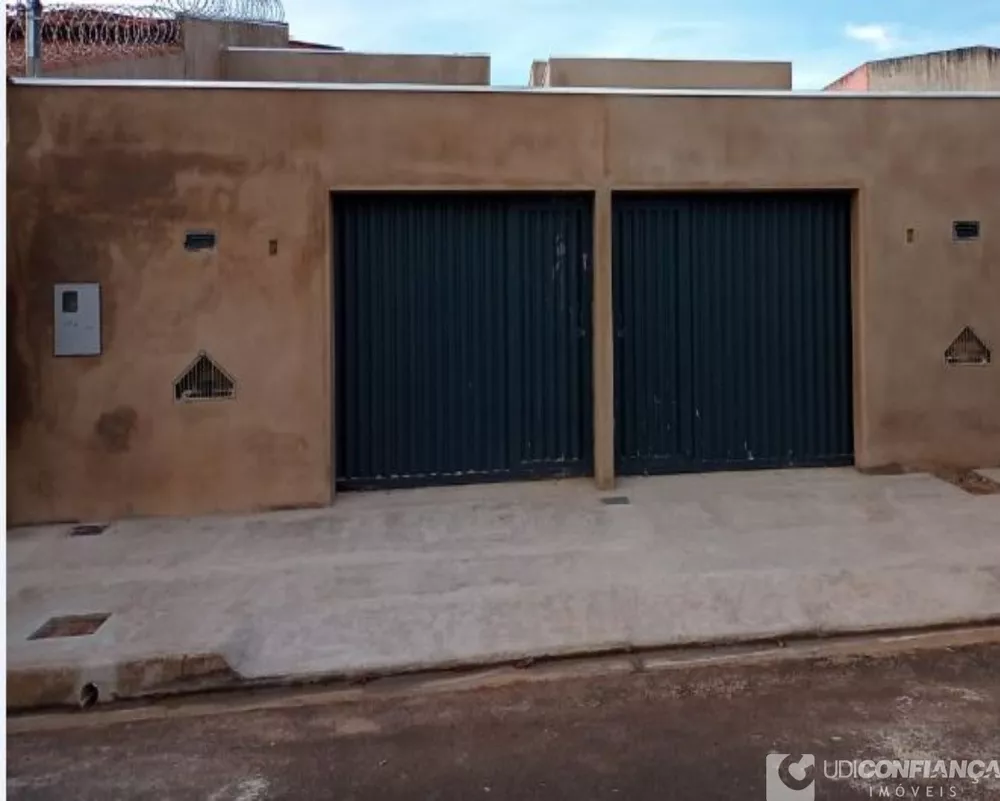 Casa à venda com 2 quartos, 60m² - Foto 2