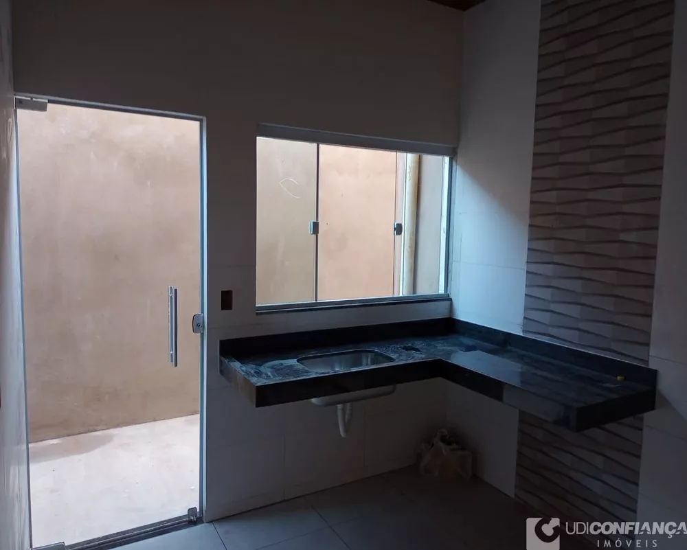 Casa à venda com 2 quartos, 60m² - Foto 1