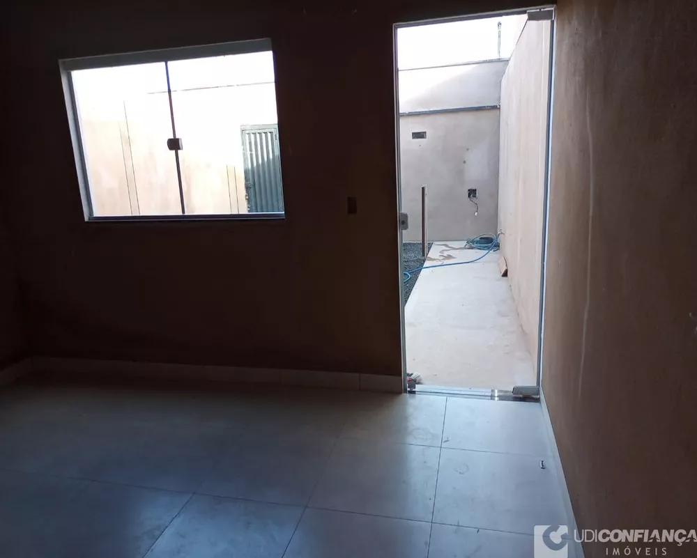 Casa à venda com 2 quartos, 60m² - Foto 3